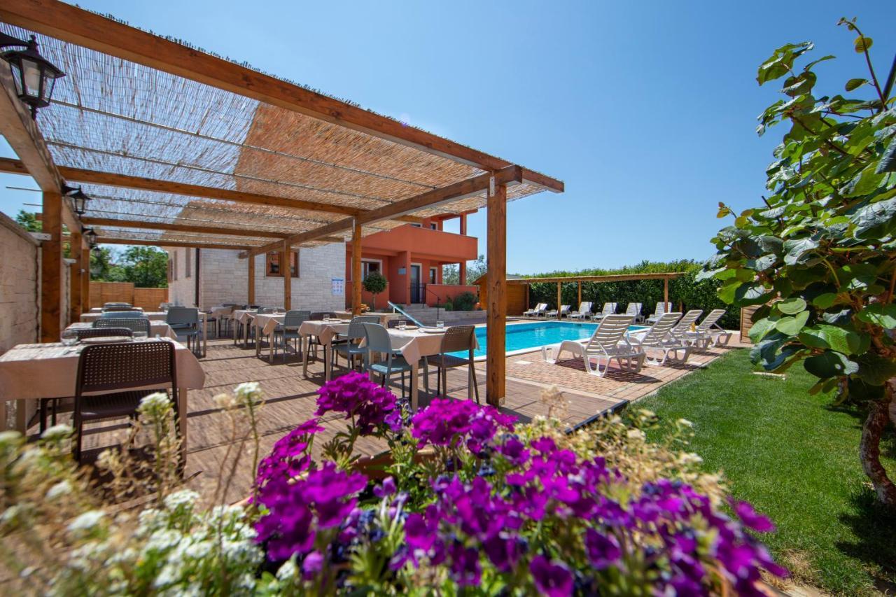 Hotel Natura Vilanija Exterior photo