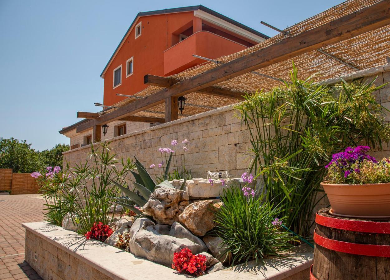 Hotel Natura Vilanija Exterior photo