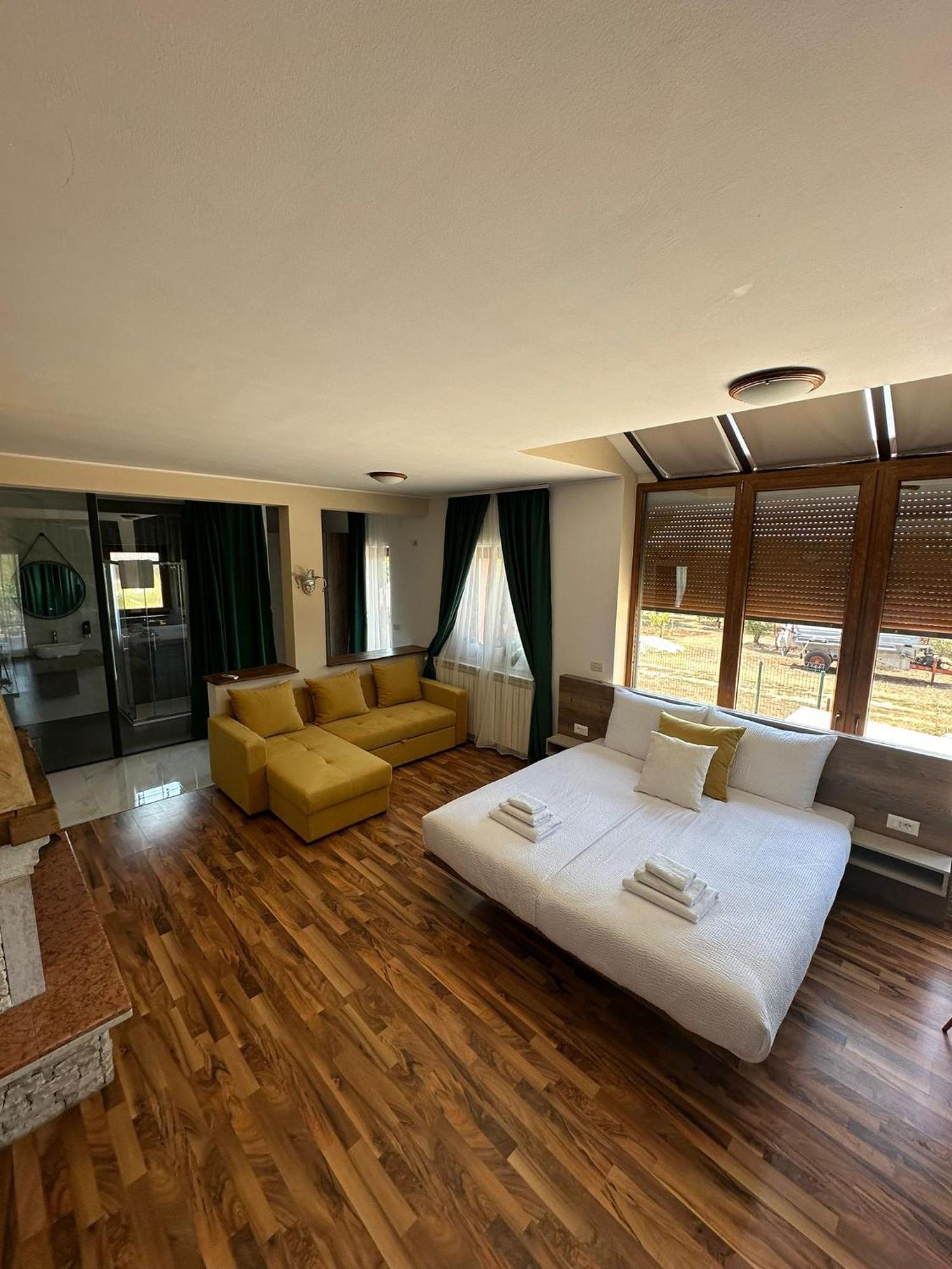 Hotel Natura Vilanija Exterior photo