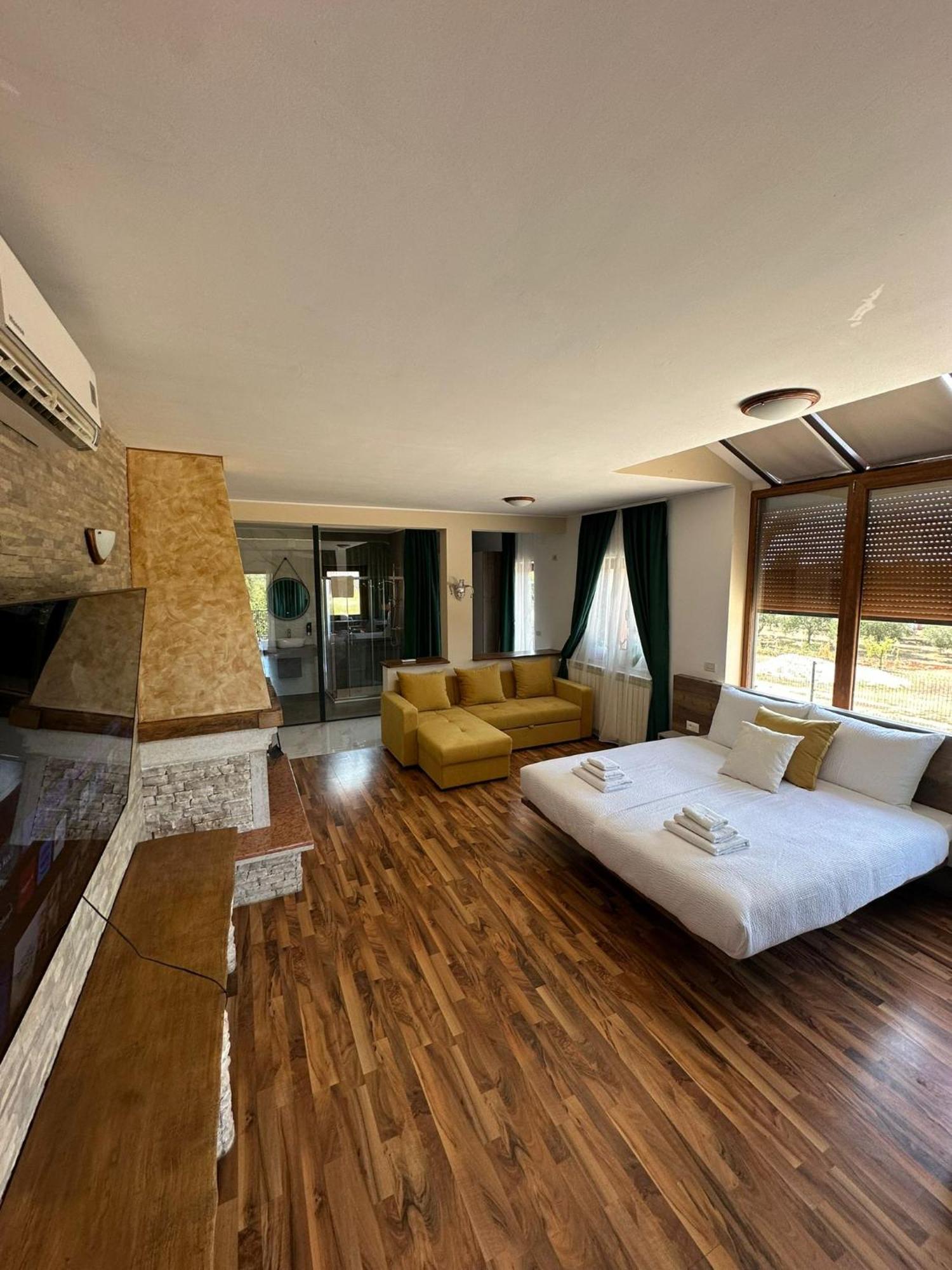Hotel Natura Vilanija Exterior photo