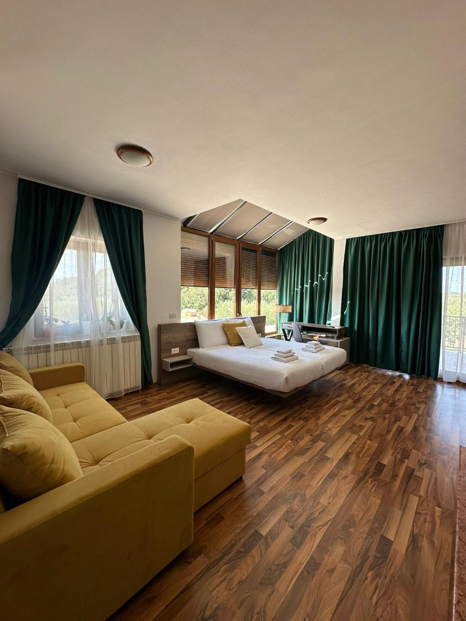 Hotel Natura Vilanija Exterior photo