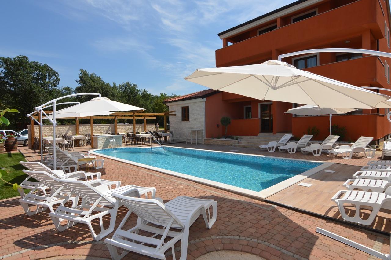 Hotel Natura Vilanija Exterior photo